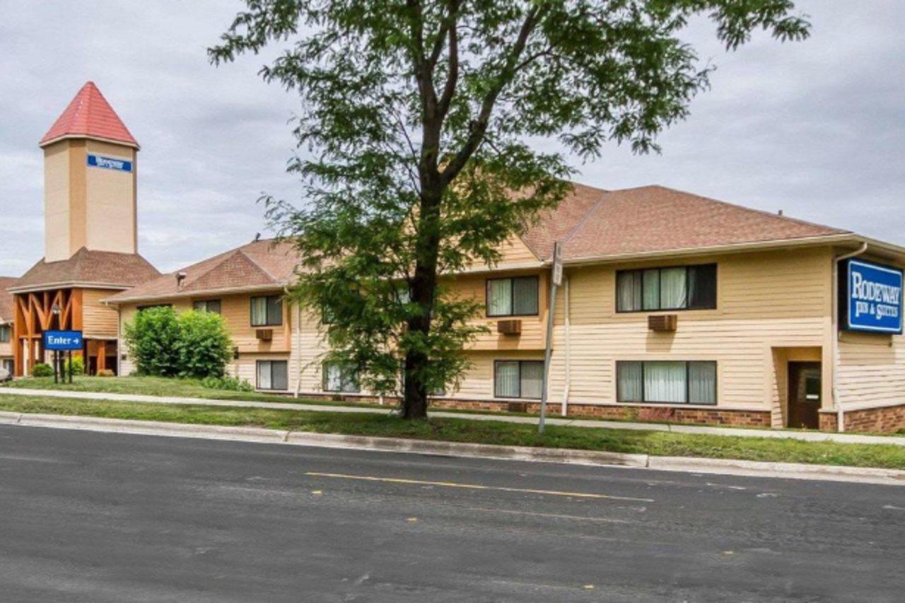 Rodeway Inn & Suites Madison East Exterior photo